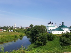 «Турпоездка в Суздаль. Участие в фестивале «Чемодан»